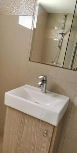 Koupelna v ubytování Simos Magic Hotel Apts