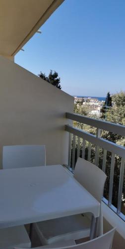 Balkón nebo terasa v ubytování Simos Magic Hotel Apts