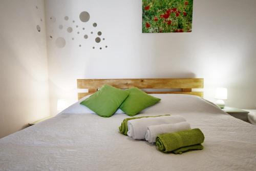Un pat sau paturi într-o cameră la Apartments Novotny