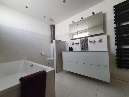 Ένα μπάνιο στο Phönixsee - Gästeräume mit Dachterrasse