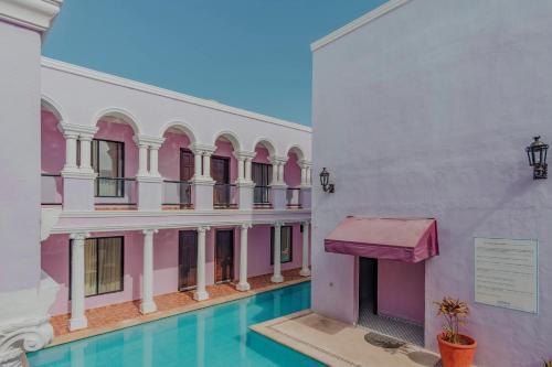 Бассейн в Hotel Lavanda CAS Merida или поблизости