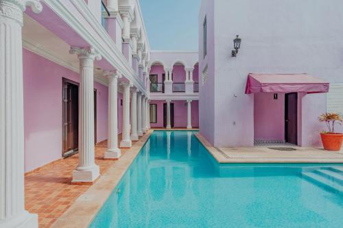 Бассейн в Hotel Lavanda CAS Merida или поблизости