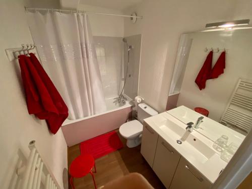 a bathroom with a white sink and a toilet at Studio Brides les Bains Savoie in Brides-les-Bains