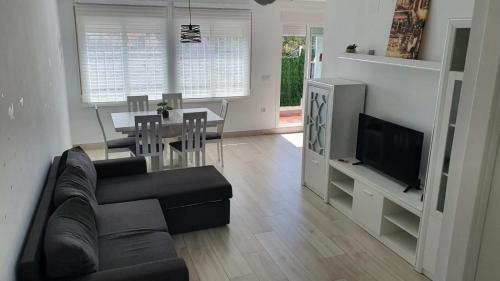 Chalet con piscina comunitaria y vistas al castillo en Peñiscola-3 terrazas-WIFI-parking