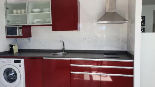 Kuchyň nebo kuchyňský kout v ubytování CALA HOUSE II Luminoso adosado con vistas,piscina comunitaria y parking incluido