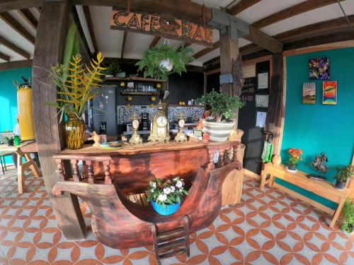 a room with a table with plants on it at La Puesta Del Sol in Filandia