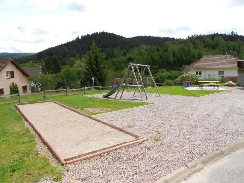 Kawasan permainan kanak-kanak di Le Chalet des Vosges