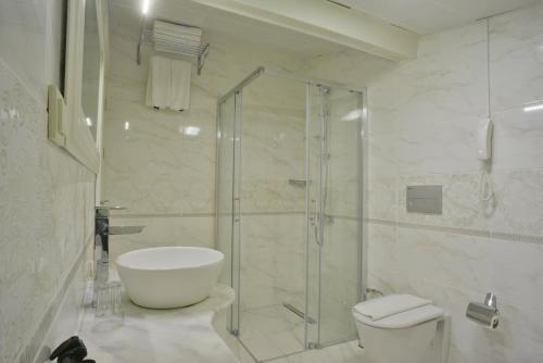 Ένα μπάνιο στο Baga Hotel
