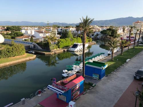 MAENA Marinola - Empuriabrava Port - 69m2- Vue canal principal - Plage centrale 500m