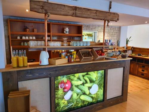 a kitchen with a counter with vegetables on it at Die GURKENSCHEUNE - Frühstückspension in Lübbenau