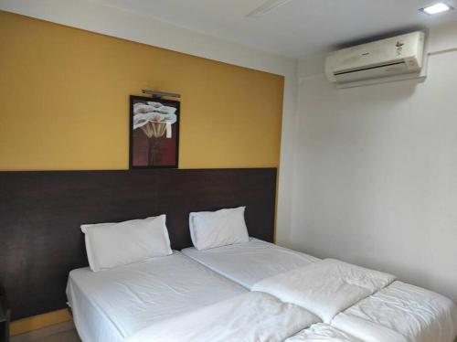 Krevet ili kreveti u jedinici u okviru objekta 1BHK AC Service Apartment 115