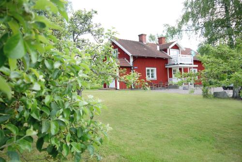 En trädgård utanför Rinkeby Gård