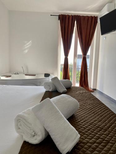 Ένα ή περισσότερα κρεβάτια σε δωμάτιο στο Habitat Luxury Suites