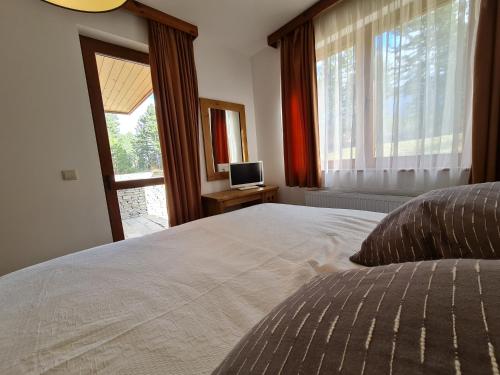 Gallery image of Pirin Golf Apartment HOME with private garden in Bansko
