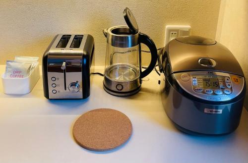 a counter with a blender and a toaster on it at 弓ヶ浜海水浴場徒歩1分! 一棟貸別荘! Yumigahama Beach House & BBQ! in Minamiizu