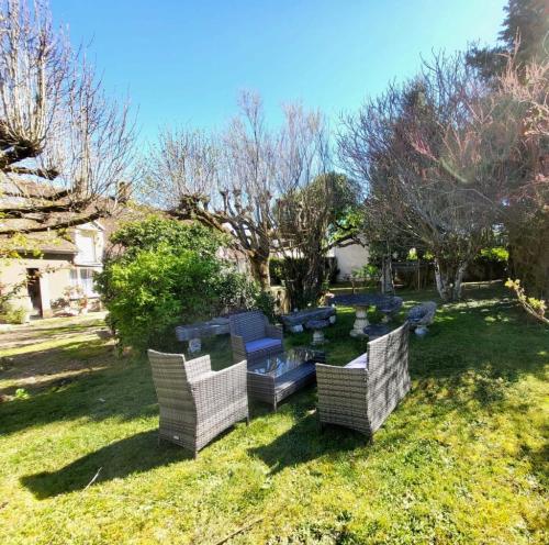 Κήπος έξω από το Le Jardin du saumon