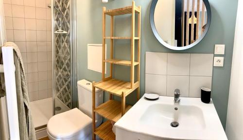 a bathroom with a sink and a mirror and a toilet at LE DUMON 6 - Studio NEUF CALME - WiFi - GARE 200m in Agen