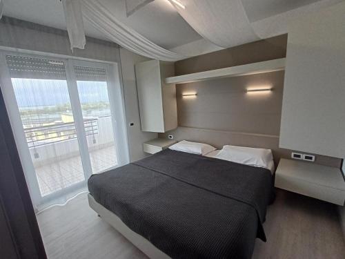 A bed or beds in a room at Hotel Residence Sanremo
