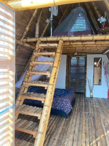 a room with a bunk bed and a ladder at Valle Luna in Tocaima