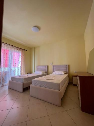 a bedroom with two beds and a window at Mineu Vacation Rentals in Golem
