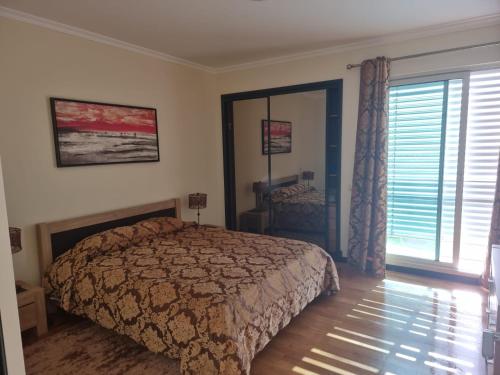 En eller flere senge i et værelse på Magical Seaview (Free Parking)