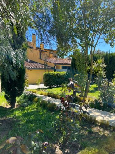 a garden with a house in the background at Hotel Aatu - Adults Only in Peratallada