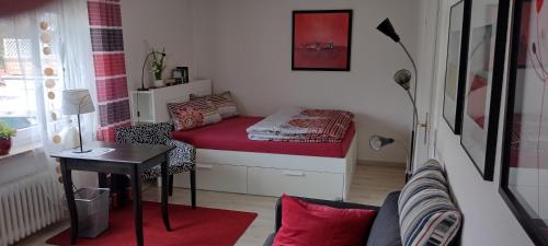 a small room with a small desk and a bed at Ferienwohnung Meindl 2 in Idar-Oberstein