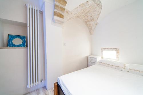 Postel nebo postele na pokoji v ubytování Vista mozzafiato sul mare, suite di lusso - Ostuni