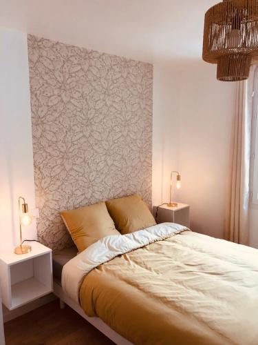 a bedroom with a bed and two lamps on tables at • CosyHouse By Janna • Terrasse - Wifi in Châtellerault