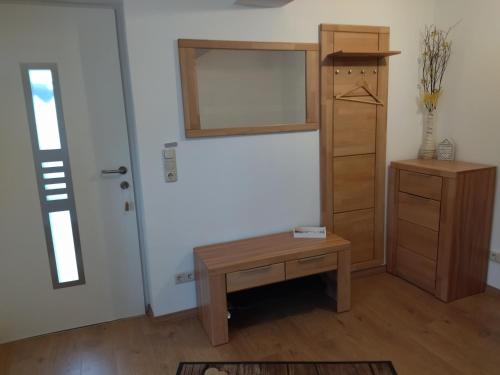 a room with a desk and a shelf and a table at Ferienwohnung Kreuzgasse in Bad Frankenhausen