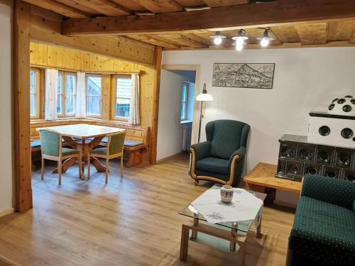 Posezení v ubytování Ferienhaus Rosl am Grundlsee