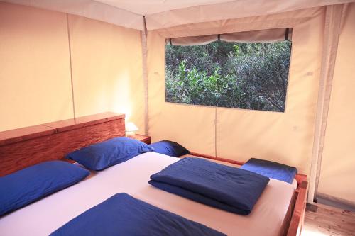 Katil atau katil-katil dalam bilik di Camping Porto Sosàlinos