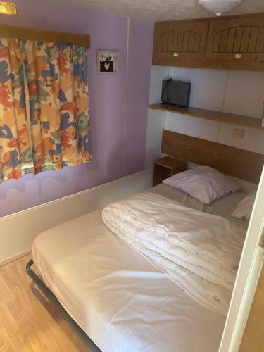 Postel nebo postele na pokoji v ubytování Mobilhome bordure de mer