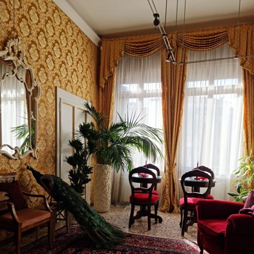 Friendly Venice Suites photo 38