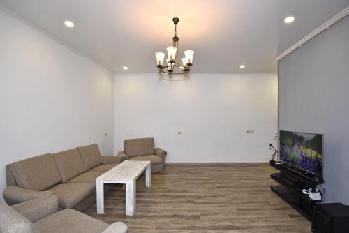 7/1Exellent apartment in the center of the capital