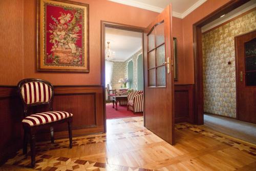 a hallway with a door and a chair in a room at Dwór Hetman in Jarosław