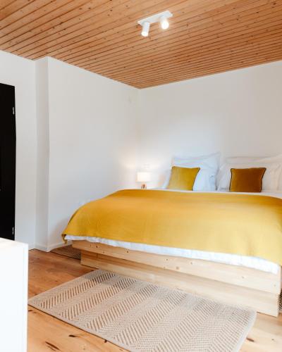 a bedroom with a bed with a wooden ceiling at Ruhestifter-Salem mit Aromasauna und Hot Tub in Salem