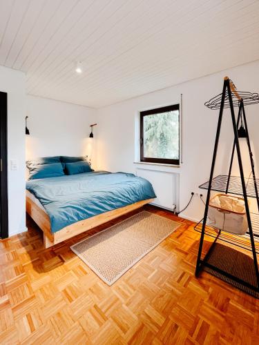 a bedroom with a bed and a swing at Ruhestifter-Salem mit Aromasauna und Hot Tub in Salem