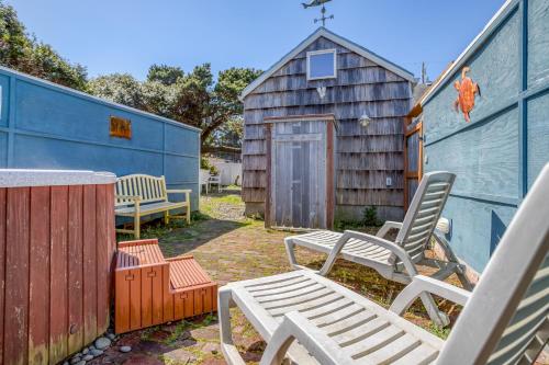 a yard with two chairs and a barn at Surf Shack in Lincoln City