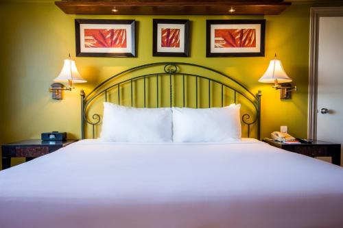 Ένα ή περισσότερα κρεβάτια σε δωμάτιο στο Kapok Hotel
