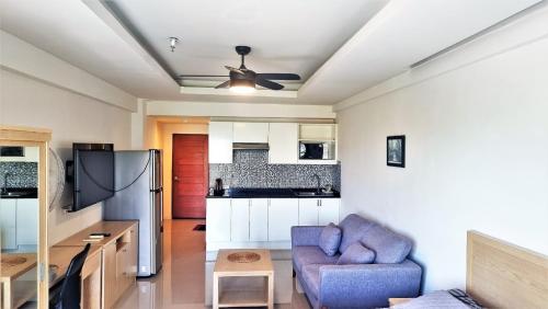 Kuchyň nebo kuchyňský kout v ubytování Sea view apartment on Jomtien beach Pattaya