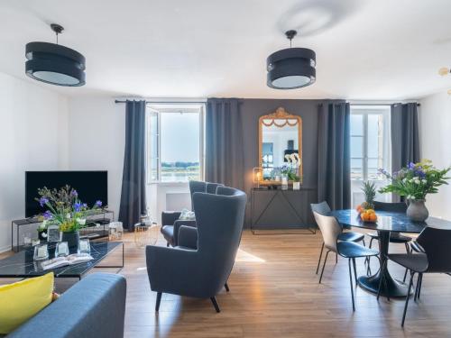 TV/trung tâm giải trí tại Apartment Raffinement- confort et vue Mer by Interhome