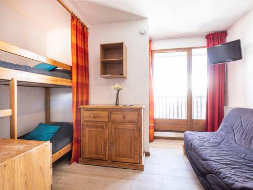 TV a/nebo společenská místnost v ubytování Apartment Cime de Caron 2207 by Interhome