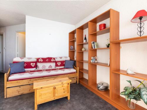 Apartment Trois Vallées 517 by Interhome