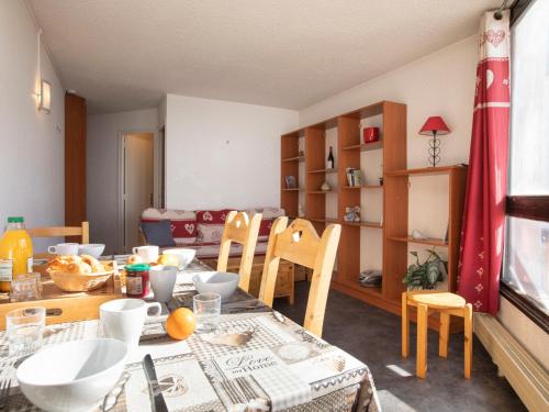 Apartment Trois Vallées 517 by Interhome