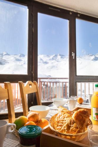Apartment Trois Vallées 517 by Interhome