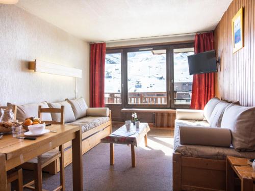 Posezení v ubytování Apartment Hauts De Chaviere A13 by Interhome