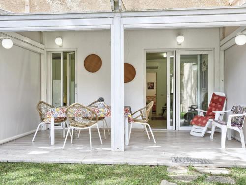 Patio alebo iná vonkajšia časť ubytovania Holiday Home Red Stones by Interhome