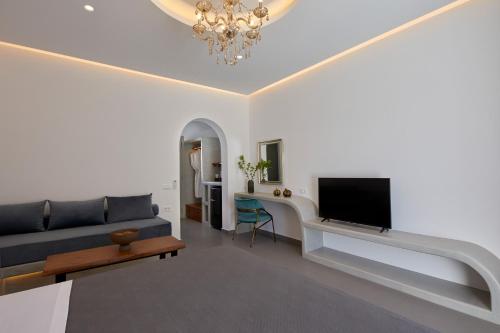 TV a/nebo společenská místnost v ubytování Mountain and Sea Suites
