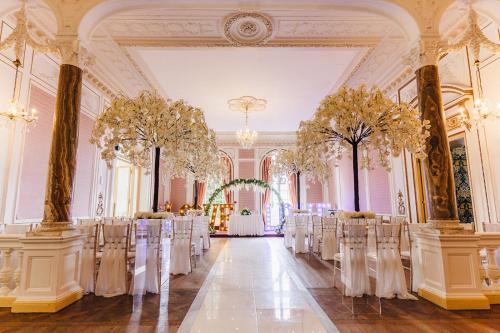 Ресторан / где поесть в Court Colman Manor